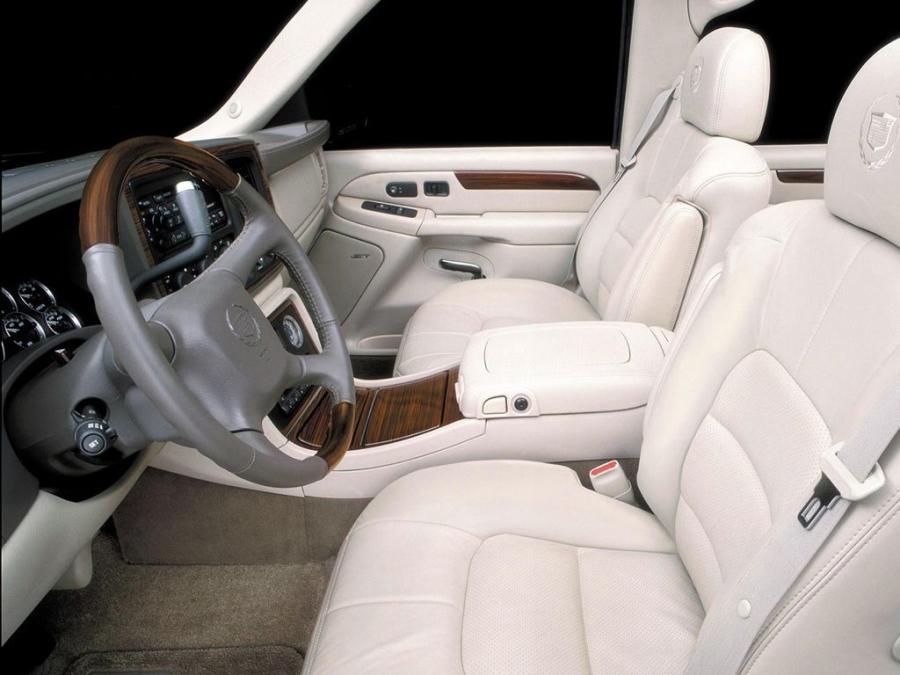  Cadillac Escalade 2001 года  (фото 30 из 31)